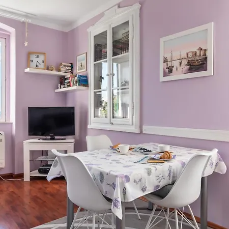 Coziness In The Center * Split