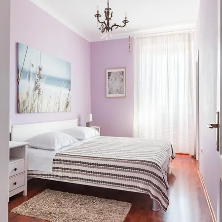 Coziness In The Center Daire Split