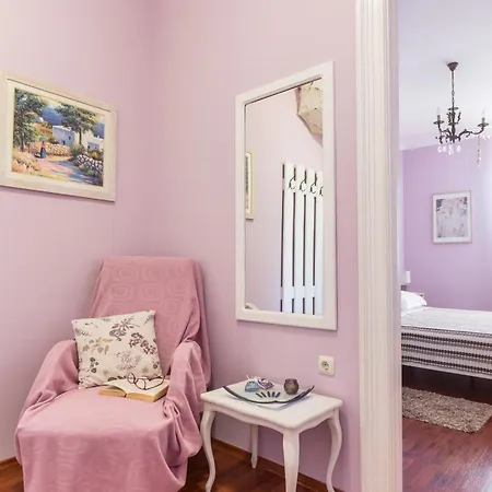 Coziness In The Center Daire Split