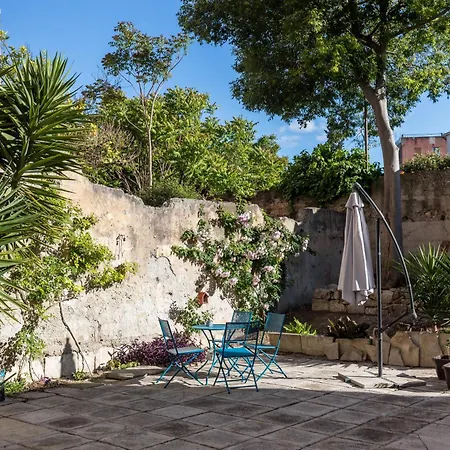 Daire Coziness In The Center Split